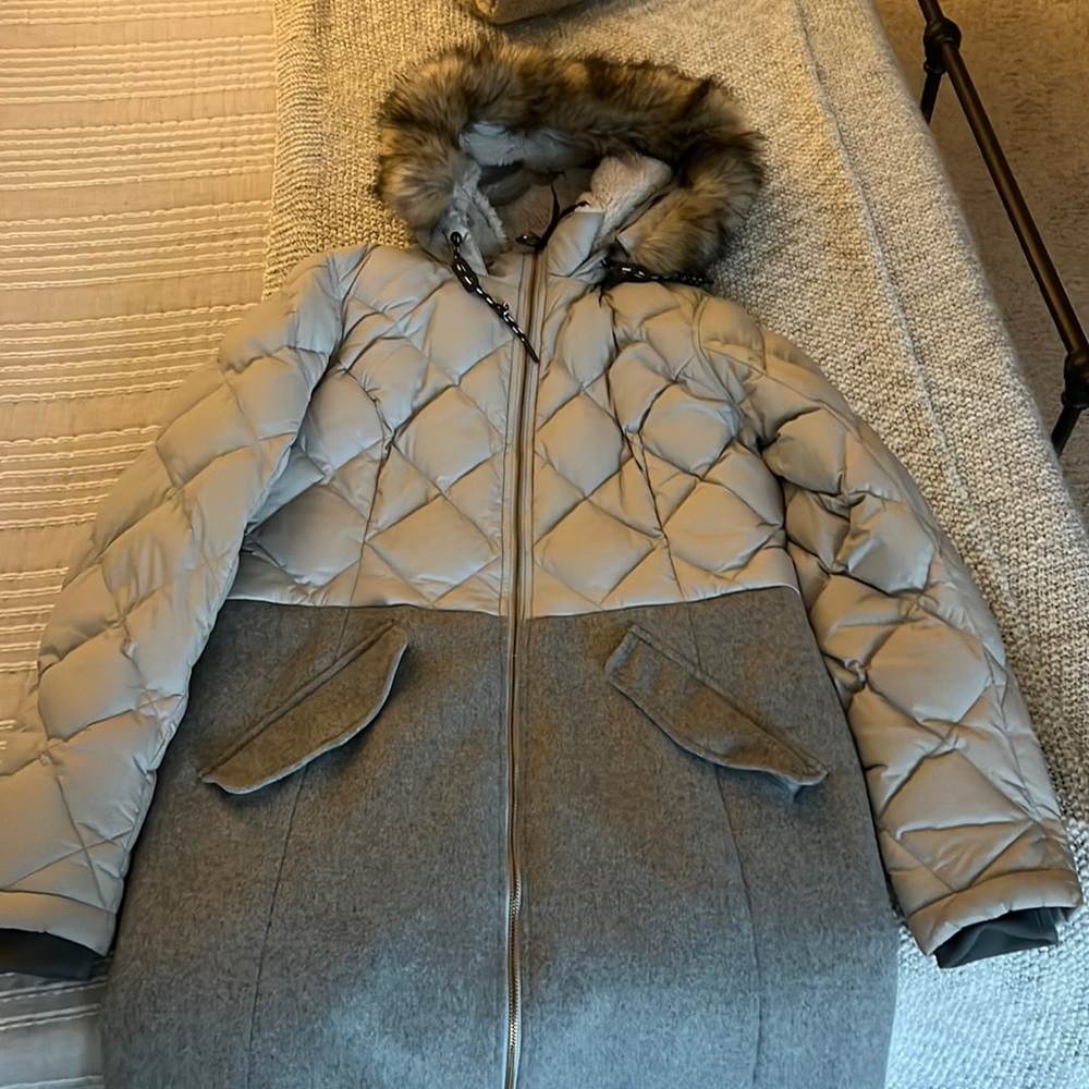 Womens Eddie Bauer down quilted coat. Fleece lined.